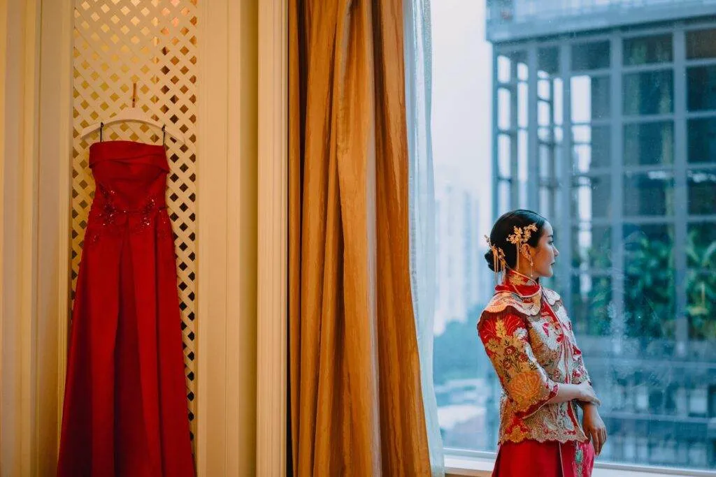 Chinese wedding costumes